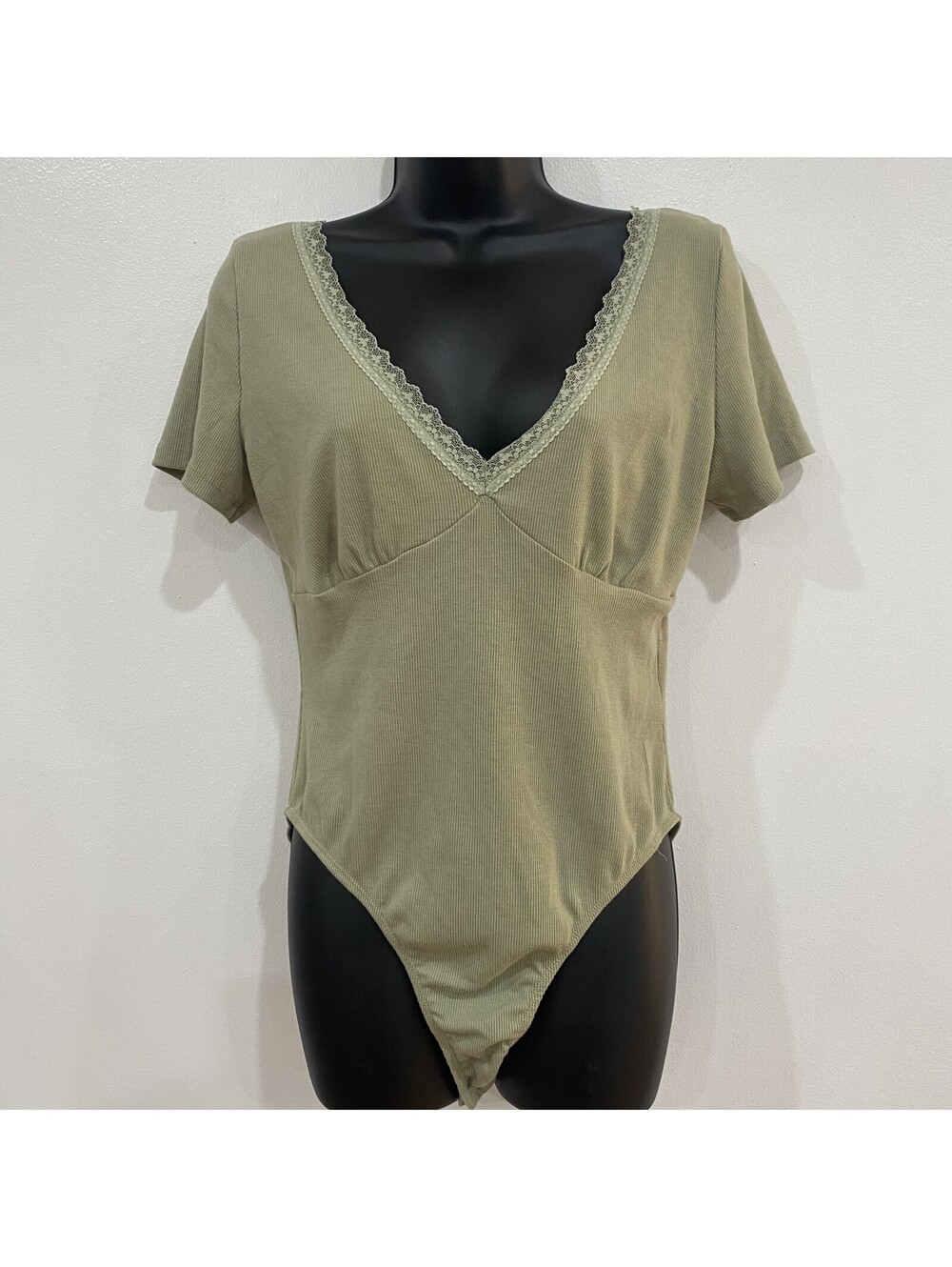 Princess Polly Women’s Size US 10 Y2K Bodysuit Lace V-Neck Ribbed Tee T-Shirt